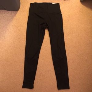 PINK Ultimate Active Leggings w/ Mesh Detail